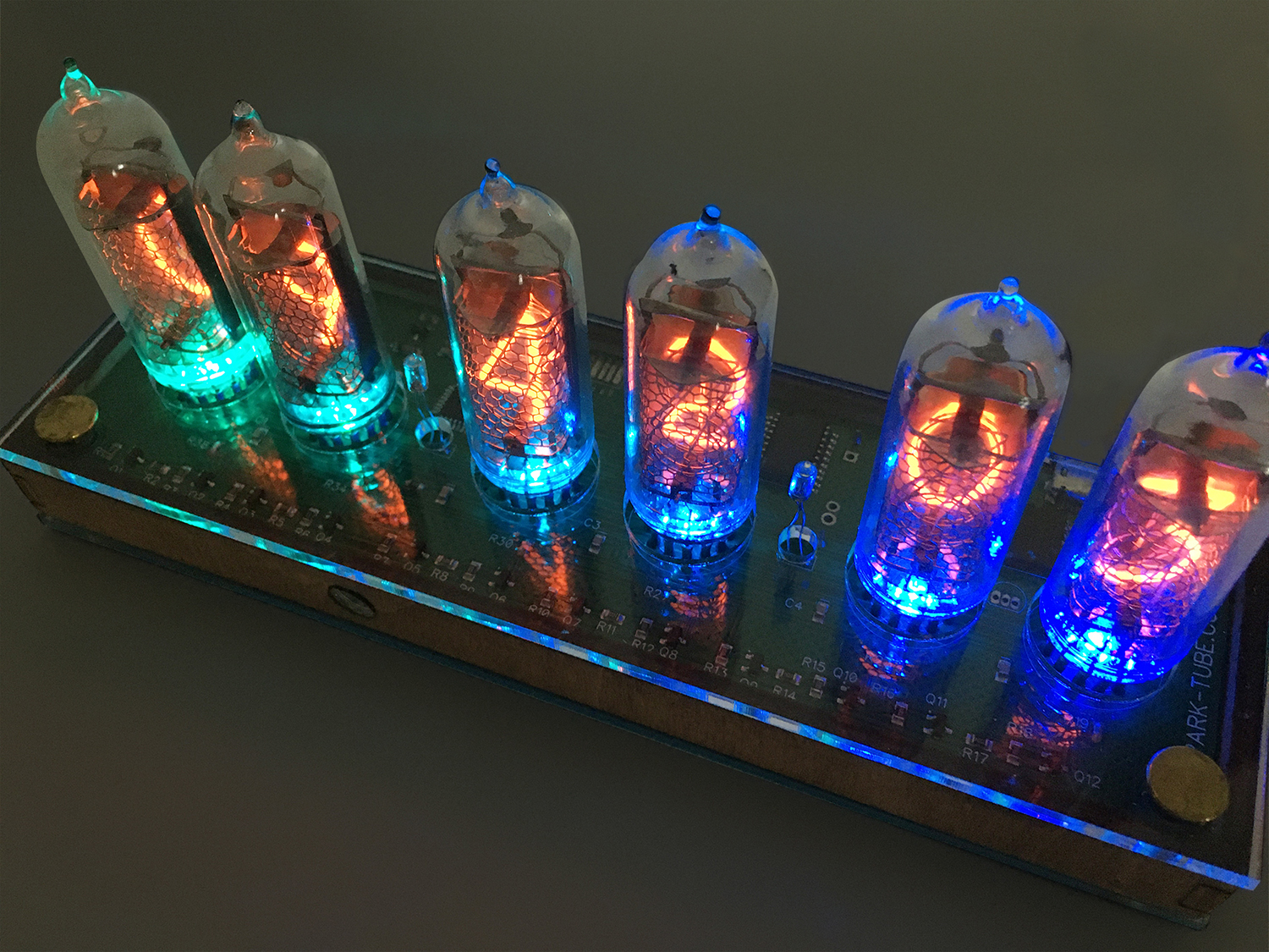 ニキシー管時計　ロシア製　ニキシー管置時計 木目調 IN-14 Glow Tube Nixie Electron Tube Clock ドリロボ  DoriRobo